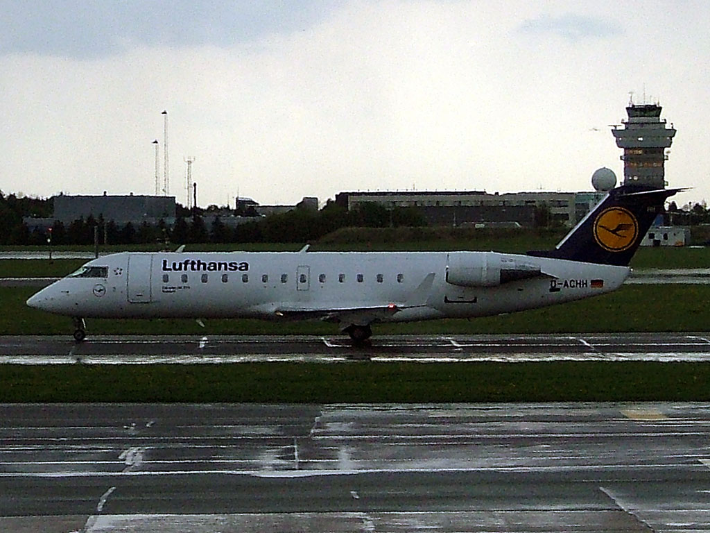 Lufthansa Cityline CRJ600 200LR - D-ACHH @ CPH (9 May 2004)