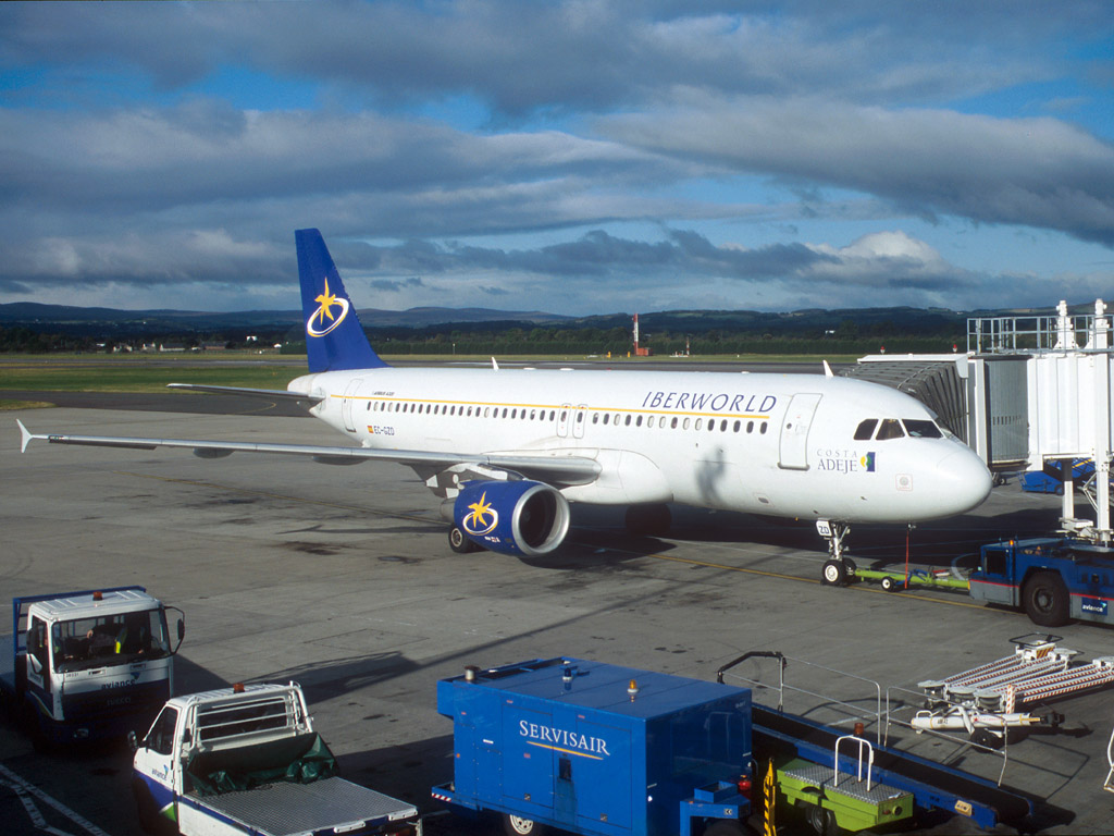 Iberworld Airbus 320-214 @ GLA (4 October 2003)