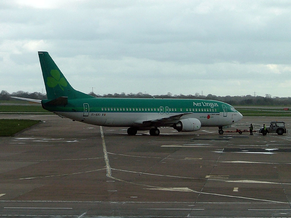 Aer Lingus Boeing 737-448 - EI-BXI @ MAN (6 April 2004)