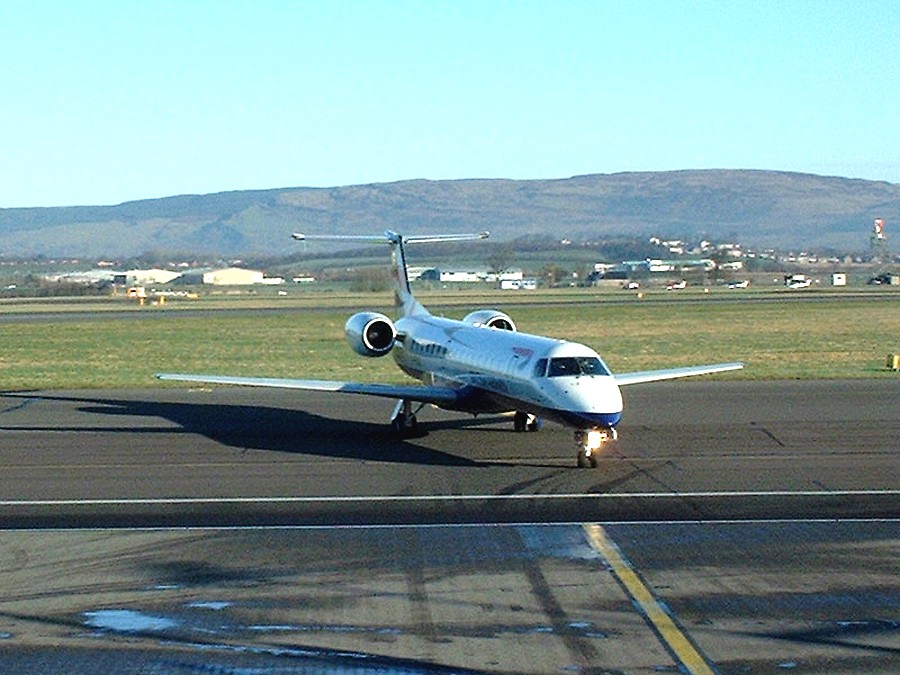 Brymon Airways EMB145EP - G-ERJE @ GLA (13 March 2002)