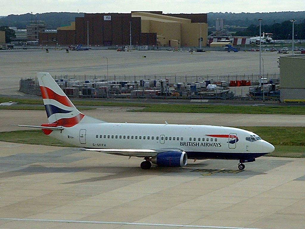 British Airways B737-5H6 - G-GFFH @ LGW (31 July 2003)