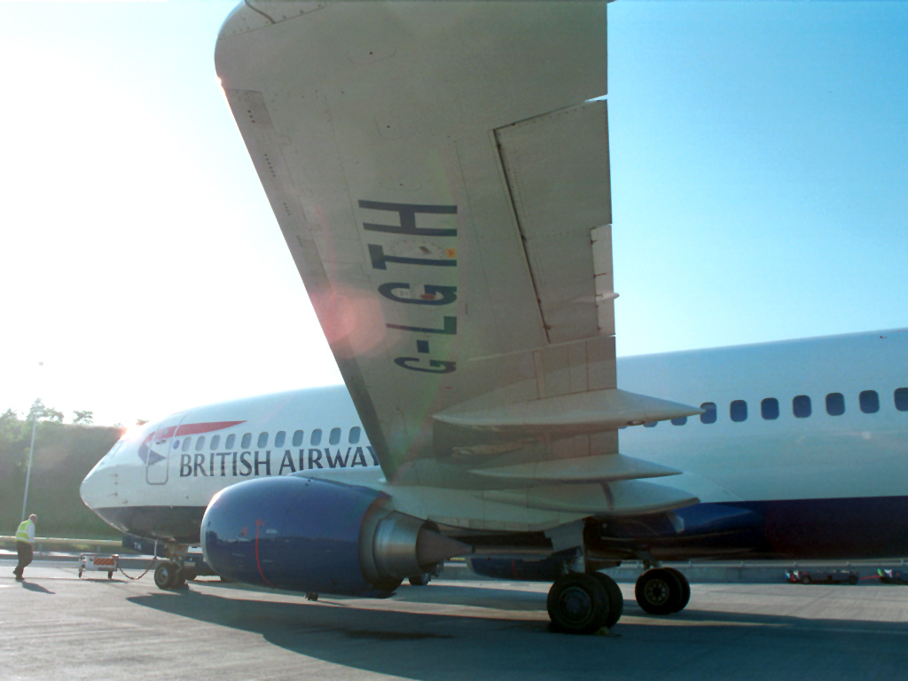 British Airways B737-3YO - G-LGTH @ LGW (19 June 2001)