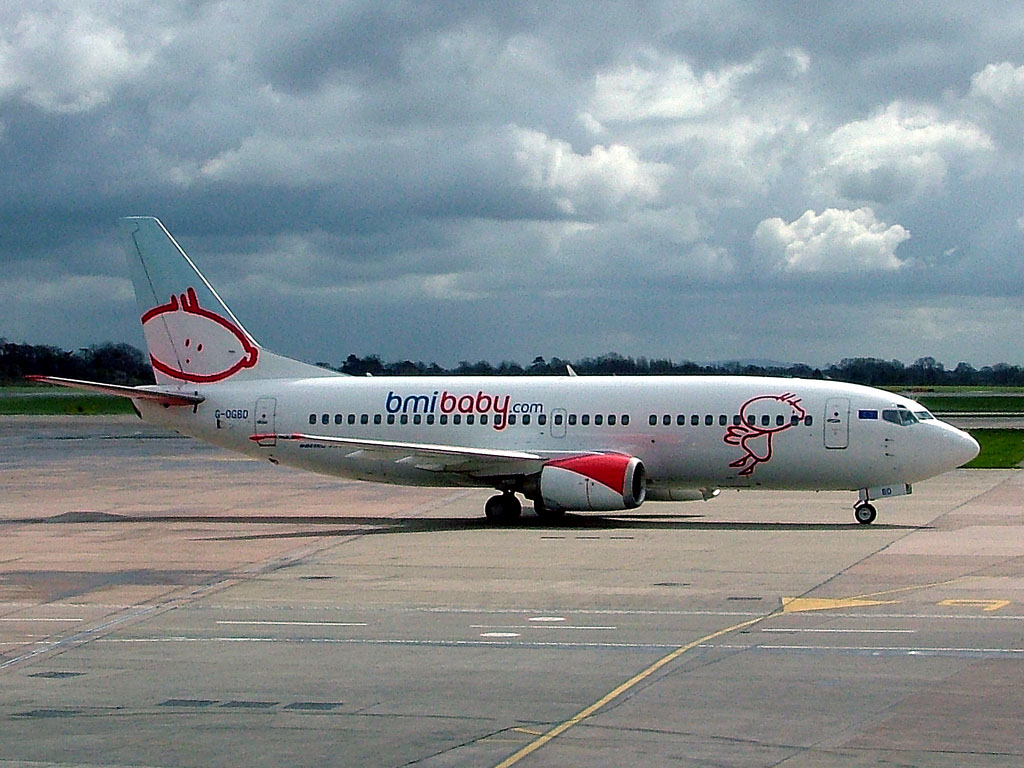 bmiBaby Boeing B737-3L9 - G-OGBD @ MAN (6 April 2004)