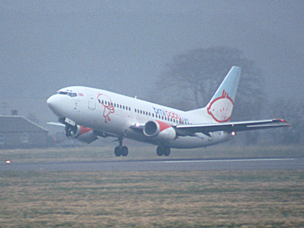 G-OJTW bmiBaby Boeing B737-36N @ GLA (20 March 2003)
