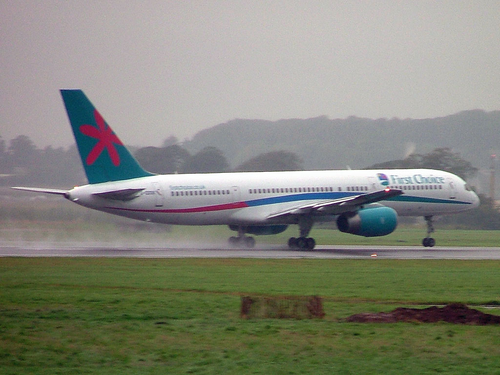 Air 2000 Boeing 757-2Y0(ER) @ GLA (19 August 2004)