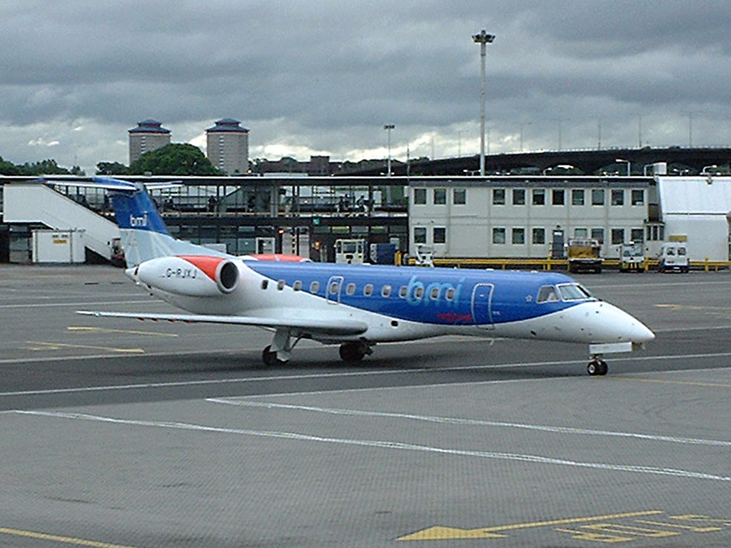24 July 2002 (0815) G-RJXJ bmi ERJ135ER taxiing onto Stand 16 at GLA after an early morning arrival
