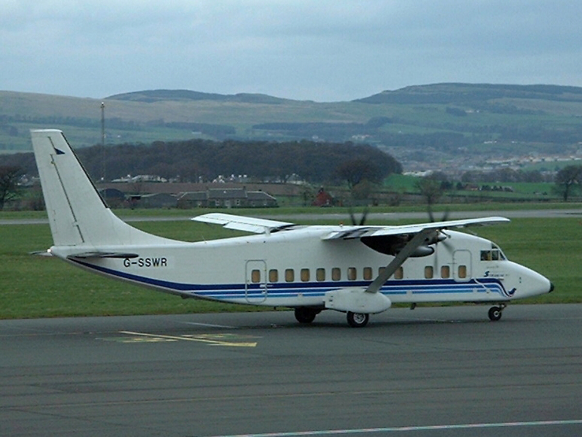Streamline Aviation Shorts SD3-60 Variant 100 - G-SSWR @ GLA (16 April 2002)