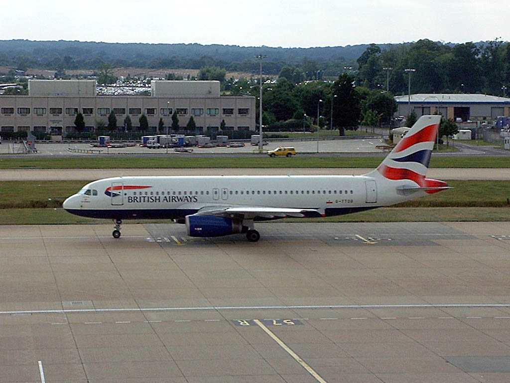 GB Airways Airbus 320-232 - G-TTOB @ LGW (31 July 2003)