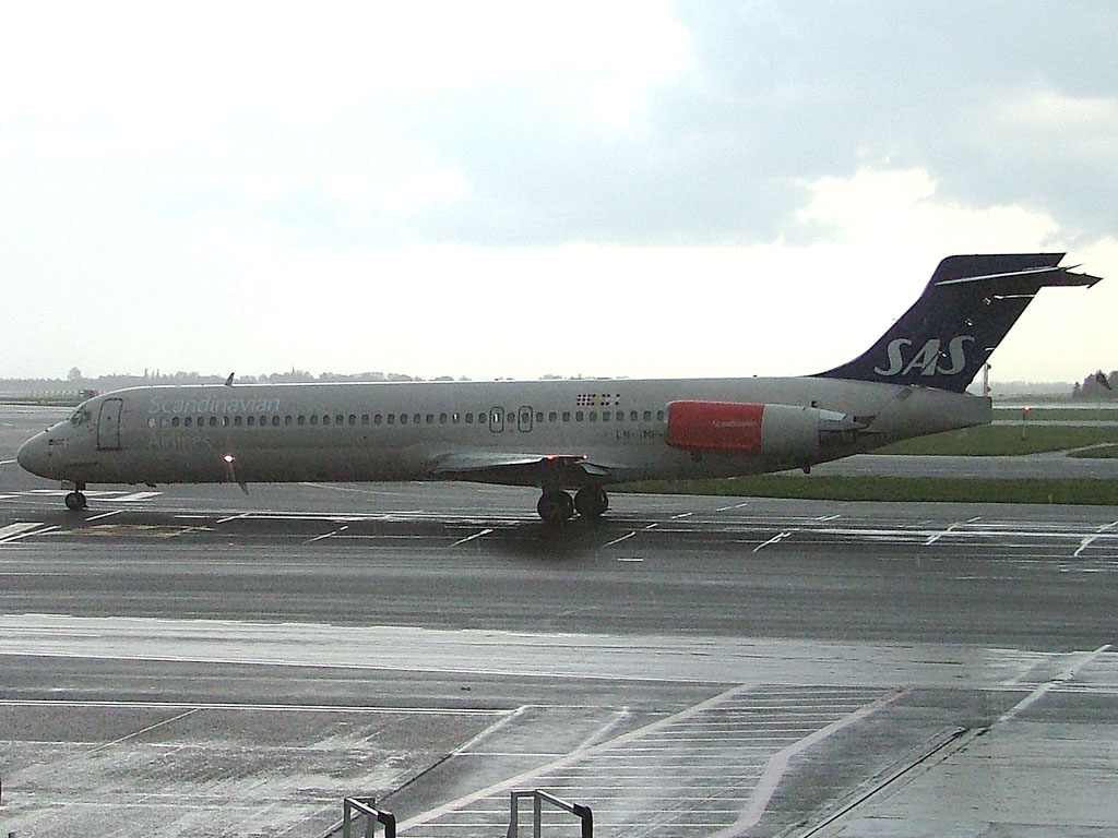 SAS Scandinavian Airlines McDonnell Douglas MD-87 - LN-RMP @ CPH (9 May 2004)