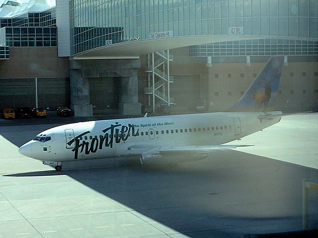 N1PC Frontier Airlines Boeing 737-2P6(A) @ DEN (2 May 2002)