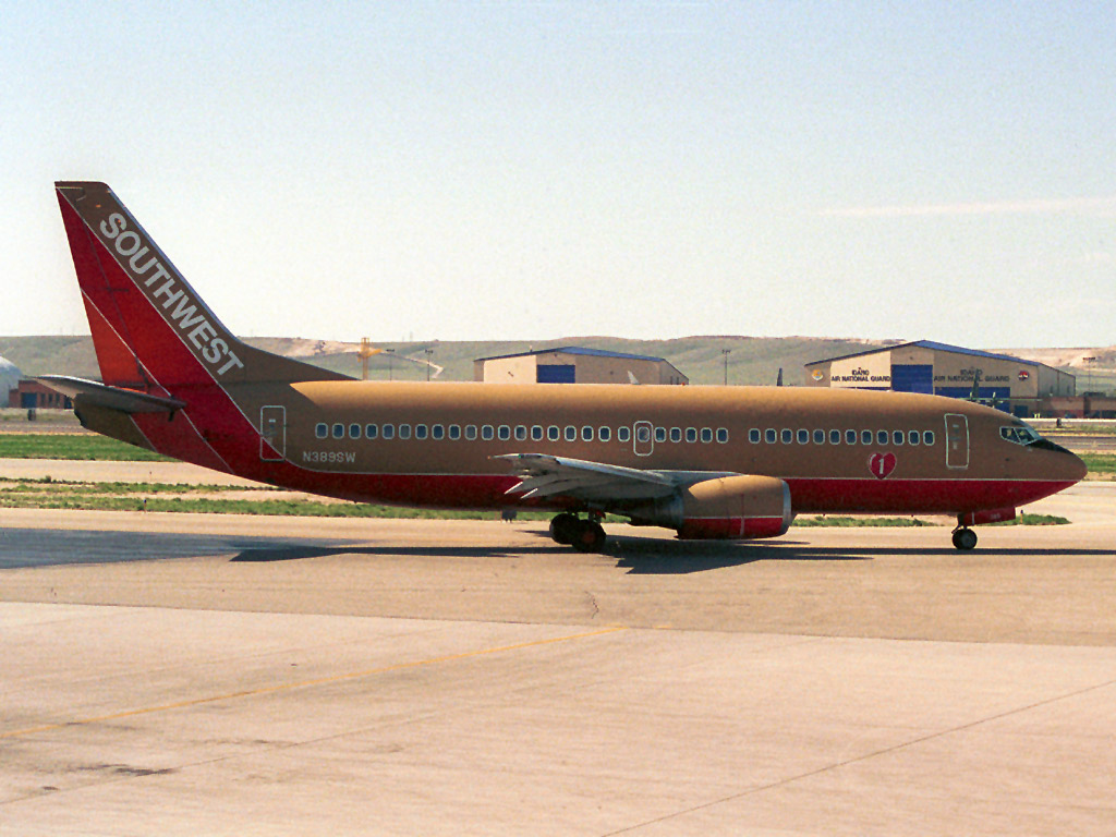 2 May 2002 (1015) N389SW Southwest Airlines B737-3H4 taxiing out to Runway 10L @ BOI