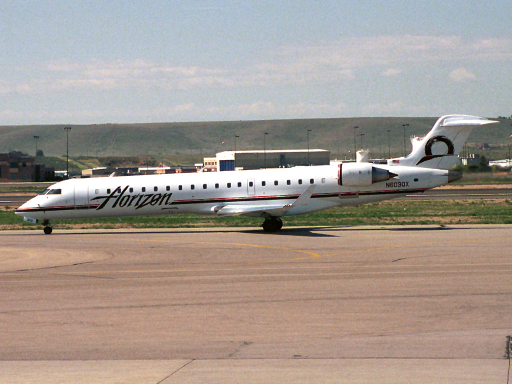 2 May 2002 (1048) N603QX Horizon CRJ-700 taxiing out to Runway 28R @ BOI