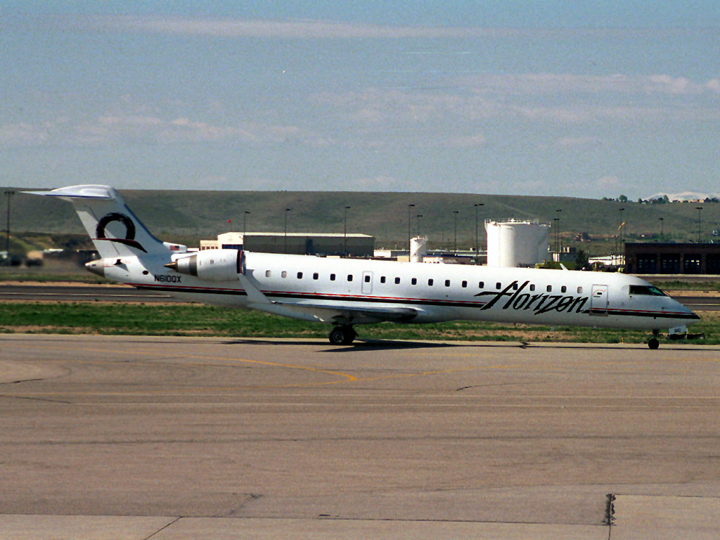 2 May 2002 (1015) N610QX Horizon CRJ-700 taxiing in from Runway 10L @ BOI
