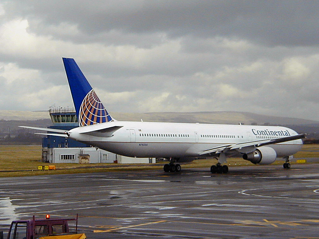 Continental Airlines Boeing 767-424ER - N76054 @ GLA (3 April 2001)