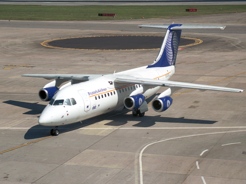SN Brussels Airline BAe 146-200 - OO-DJF @ MAN (15 July 2003)