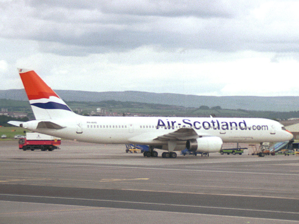 Thomas Cook Boeing 757-28A - G-FCLI @ GLA (5 June 2003)