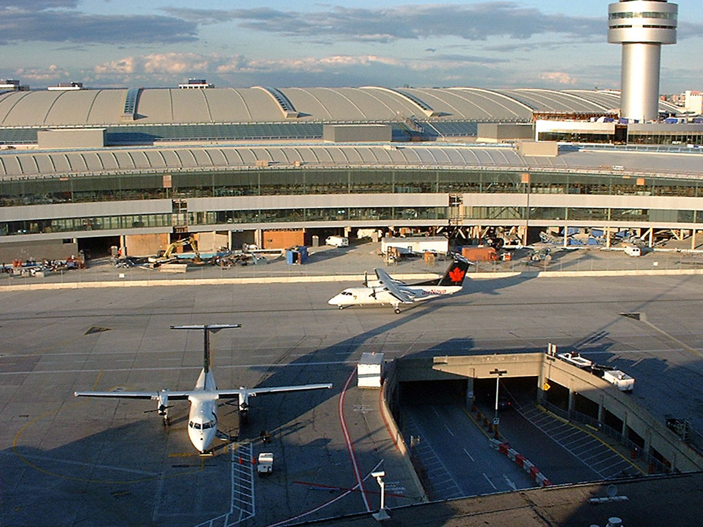 Toronto Airport - T1-new from T1-old (7 October 2002)
