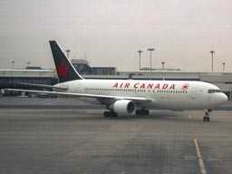 4 September 2002 (0949) Air Canada C-GDSU B767-233ER taxiing onto stand 28 at GLA