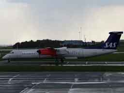 9 May 2004 (17:14) - SAS DHC-8Q-402 departing CPH