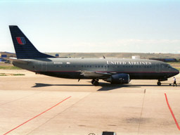 2 May 2002 (1049) N332UA United B737-322 pushback from Gate 10 @ BOI