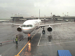 12 October 2001 (1046) N34131 Continental B757 coming onto Stand 29 @ GLA