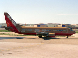 2 May 2002 (1015) N389SW Southwest B737-3H4 taxing from Gate 15 @ BOI