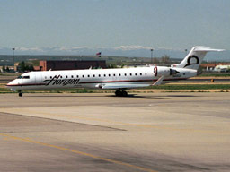 2 May 2002 (1055) N610QX Horizon CRJ-700 taxiing out to Rwy 28R @ BOI