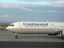 25 September 2003 (0812) N66051 taxiing towards stand 29 at GLA