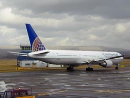 3 April 2001 - N76054 Continental B767-400 taxiing to Rwy 23 at GLA