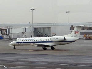 28 March 2001 (0924) SE-RAA ERJ135 at GLA heading for stand 24