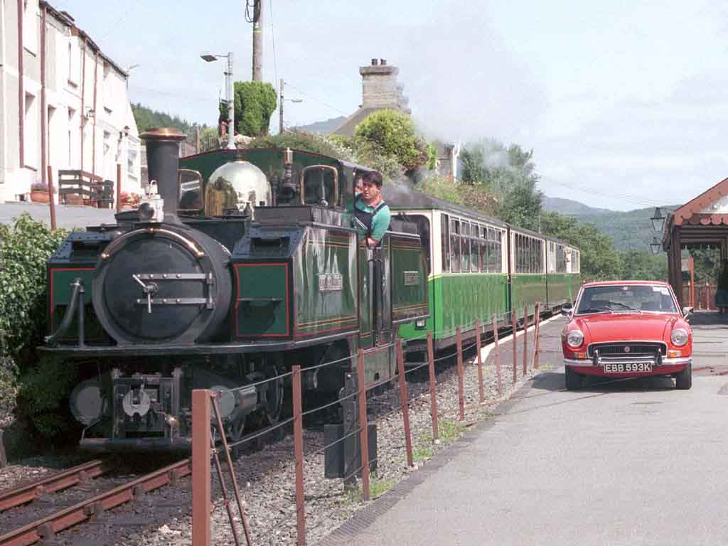 MGB GT and Earl of Merionydd at Penrhyn